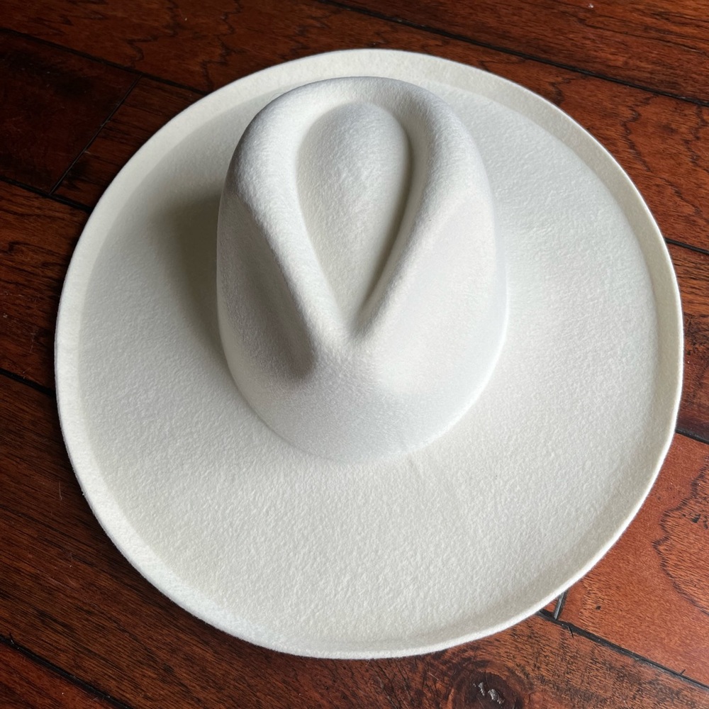 Melodic Felt Fedora Lack Of Color hat in Ivory.